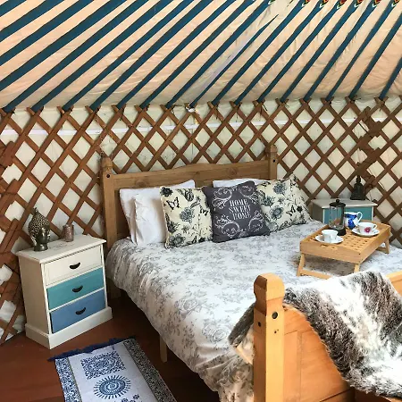Campo de lujo French Fields Luxury Glamping Original Mongolian Yurt